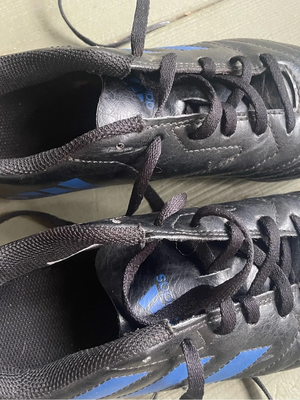 adidas kids Black and Blue Soccer Cleats size 4
